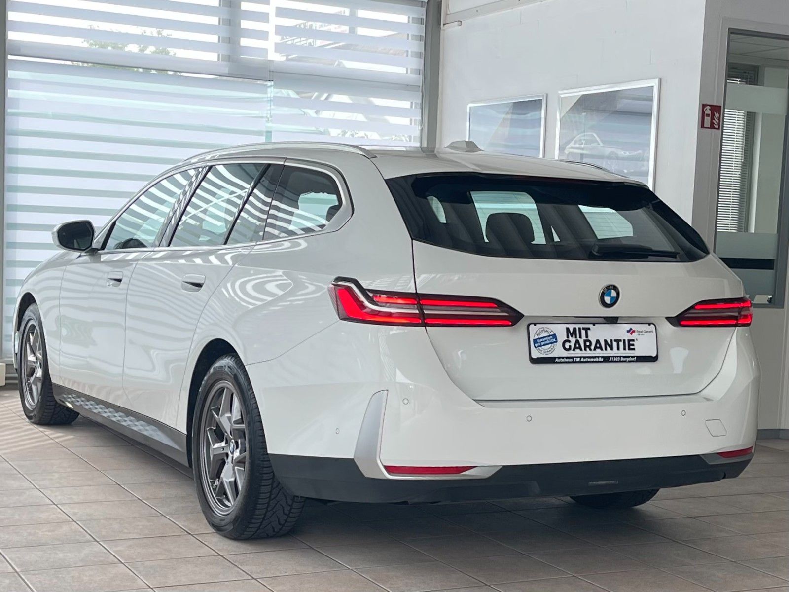BMW 520d Neus Model KAM Sportsitze DA Unfallfrei imagem 2