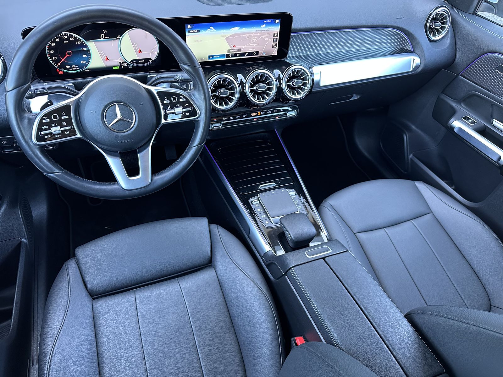 Fahrzeugabbildung Mercedes-Benz EQB 300 Progressive 4Matic NAV+LED+KAMERA+TOTWIN