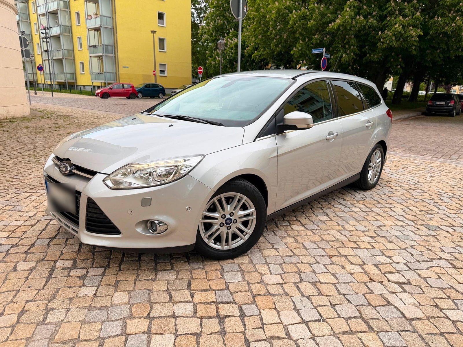 Ford Focus 2013 — rear view