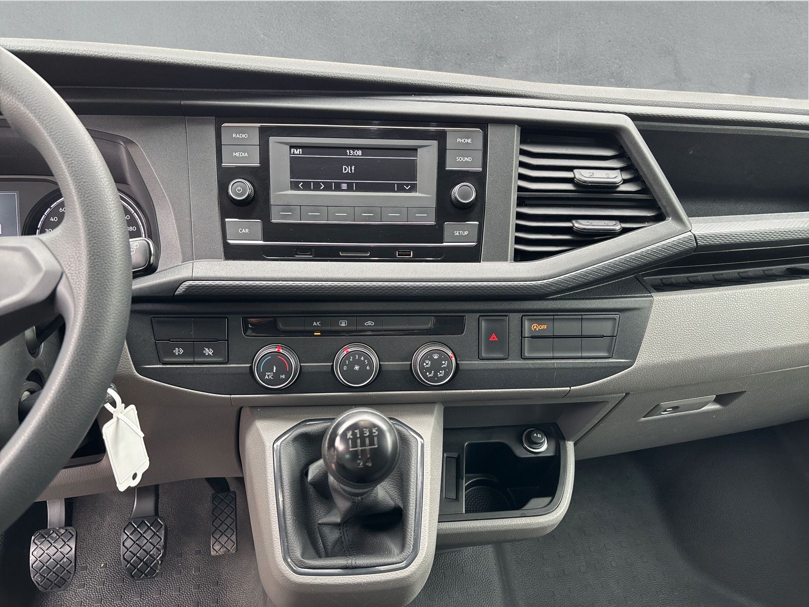 Fahrzeugabbildung Volkswagen T6.1 Kombi 2.0 TDI LR PDC hinten Klima