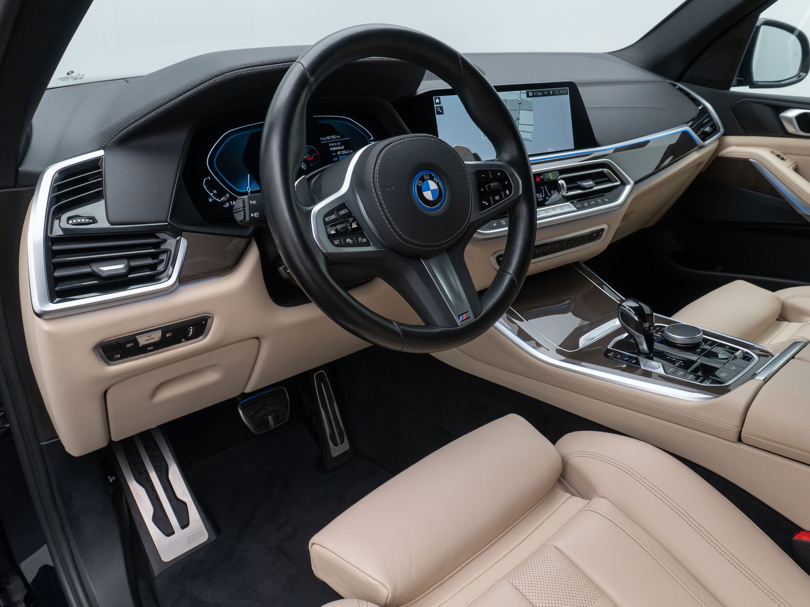 Fahrzeugabbildung BMW X5 xD45e M Sport 360°Laser HUD DAB HiFi AHK 22"