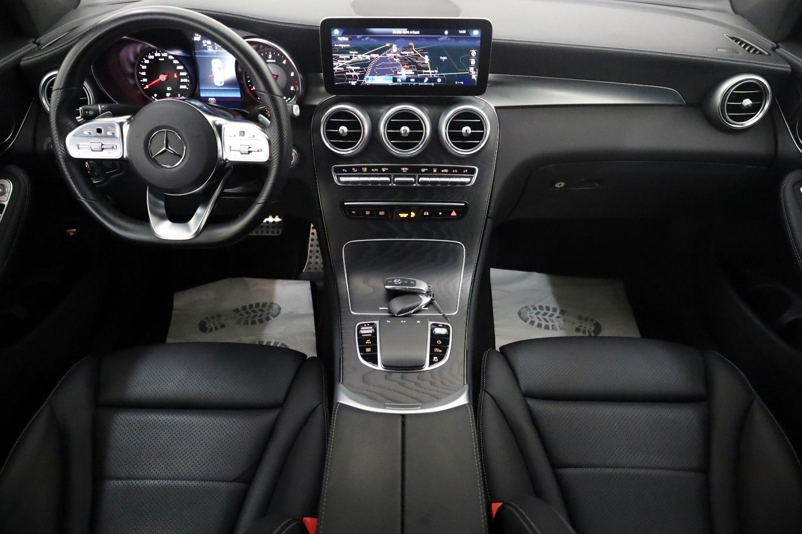 Fahrzeugabbildung Mercedes-Benz GLC 300 de Coupe 4M,AMG,Night-pak.,LED,360Kamera