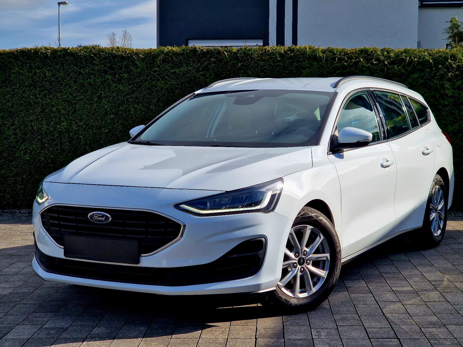 Ford Focus Turnier (Automatik, AHK, Kamera, Sitzheiz)