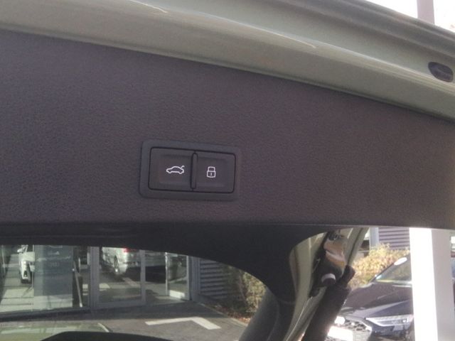 Q2 35 TFSI edition one, Navi, Optik Schwarz, Sou