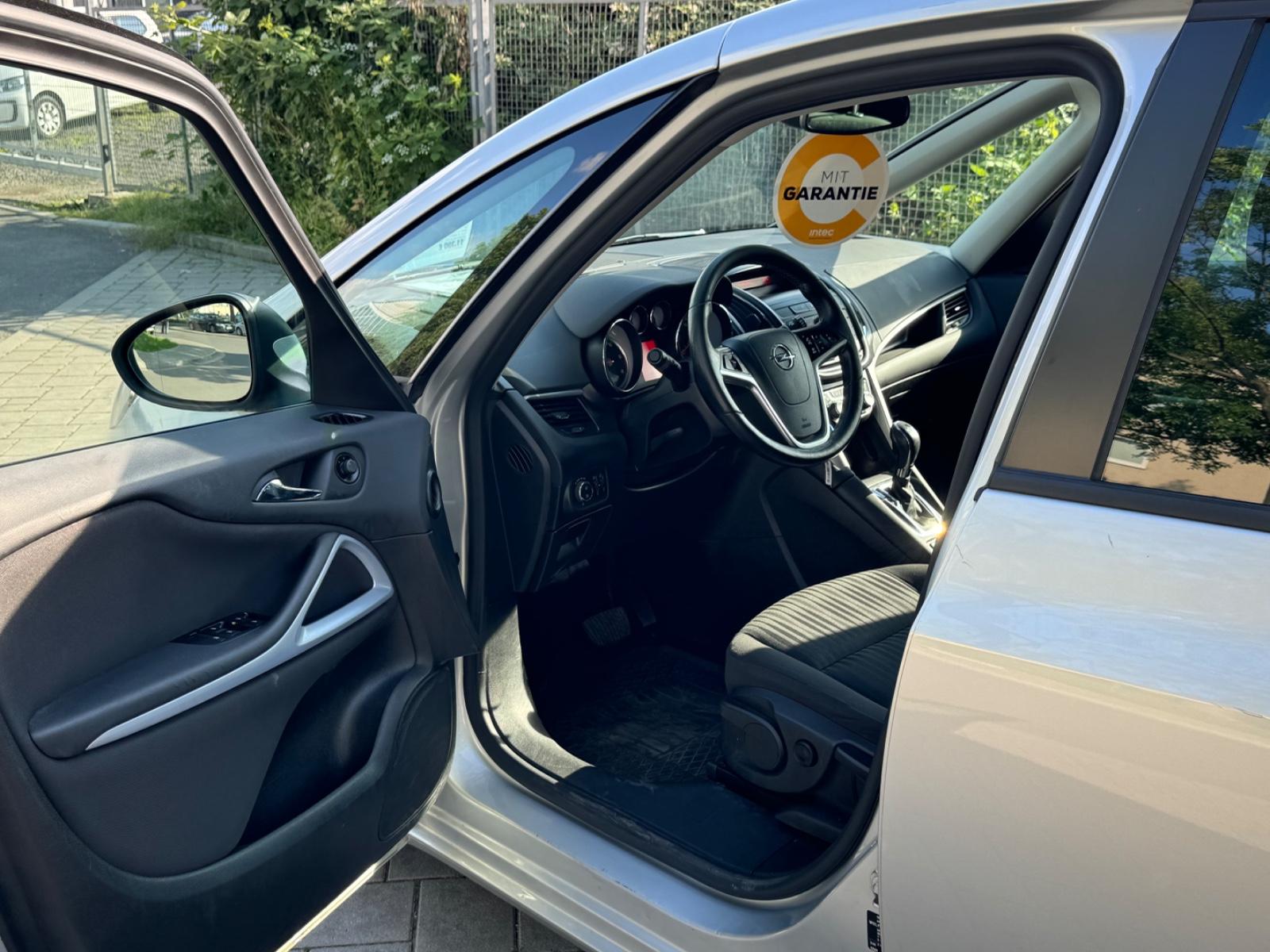 Opel Zafira 2012 — photo 14