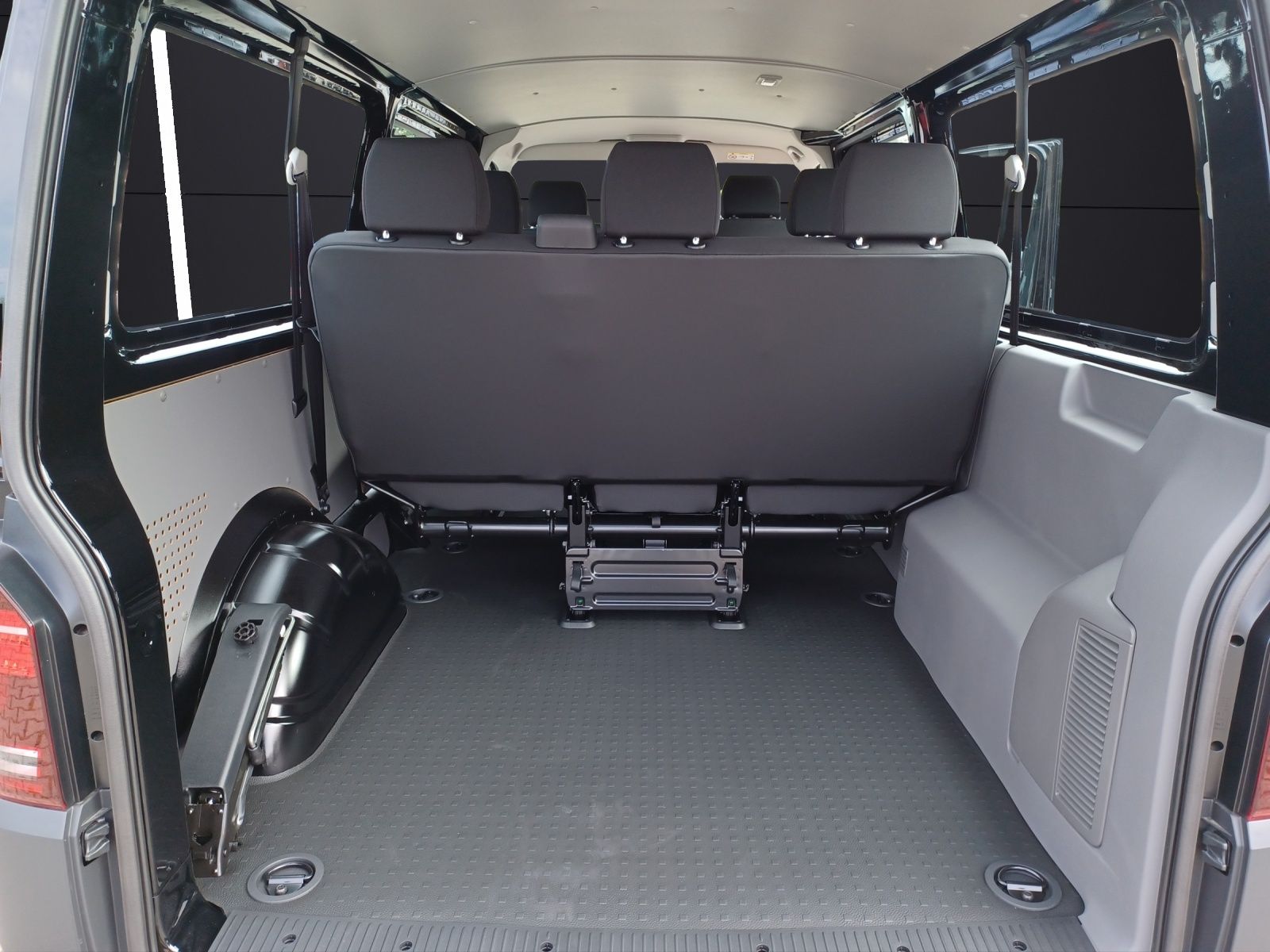 Fahrzeugabbildung Volkswagen T6.1 Transporter Kombi TDI LR NAVI LED KLIMA