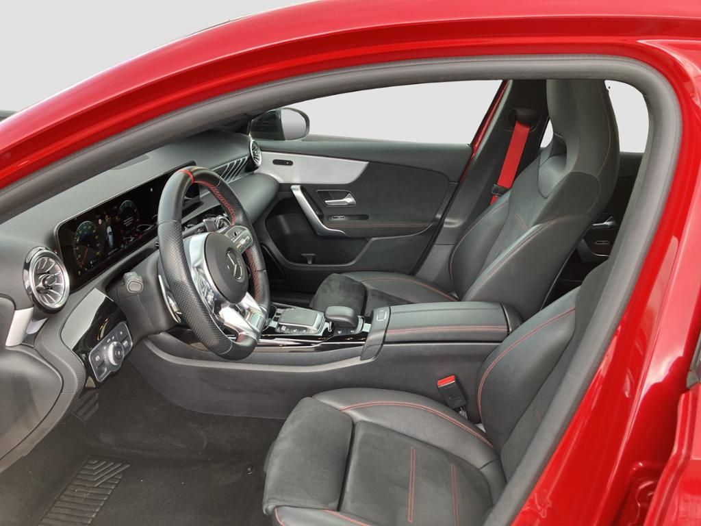 Fahrzeugabbildung Mercedes-Benz AMG A 35 4M Pano-Dach*Apple CarPlay*LED