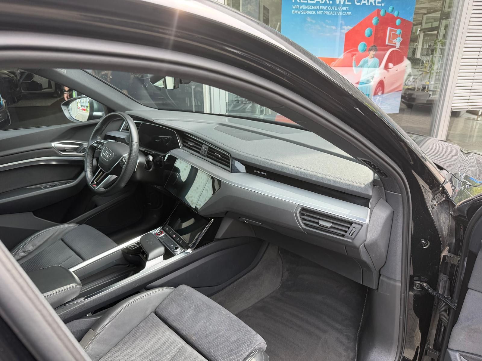 Fahrzeugabbildung Audi e-tron S QUATT 2X S LINE LUFT+MEMO+NAVI+LED+PDC+