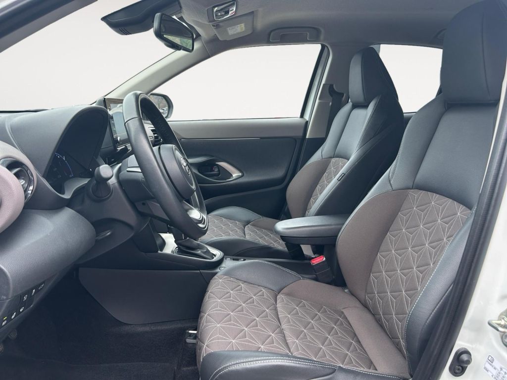 Fahrzeugabbildung Toyota Yaris Cross Hybrid 1.5 VVT-i Elegant