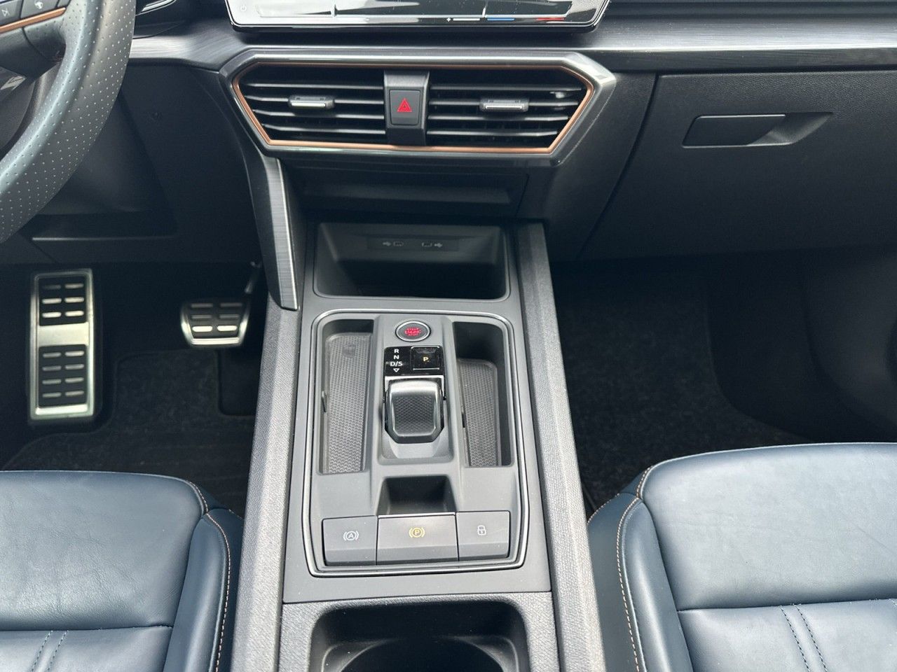 Fahrzeugabbildung CUPRA Leon VZ 2.0 TSI 221 kW (300 PS) 7-Gang-DSG