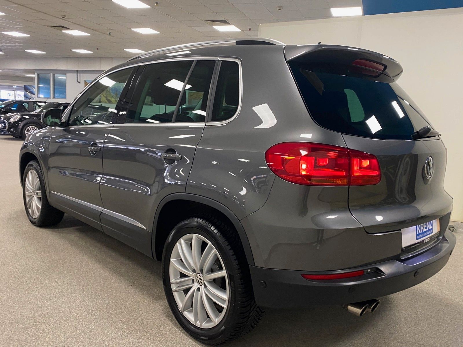 Fahrzeugabbildung Volkswagen Tiguan 2.0 TSI DSG 4MOTION LIFE+1.HAND+Bi-XENON+
