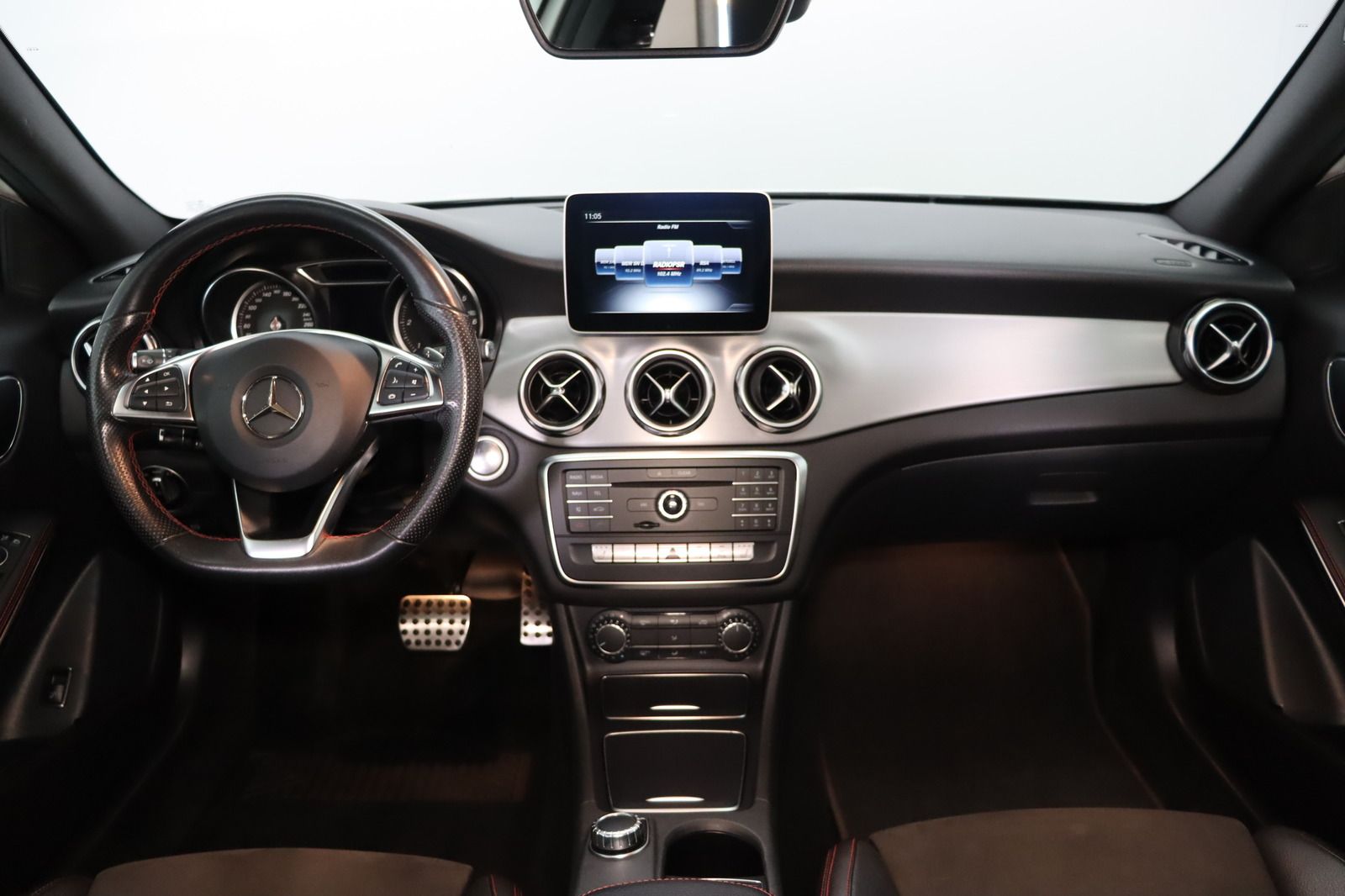 Fahrzeugabbildung Mercedes-Benz GLA 220 d AMG-line * LED * Navi * Pano