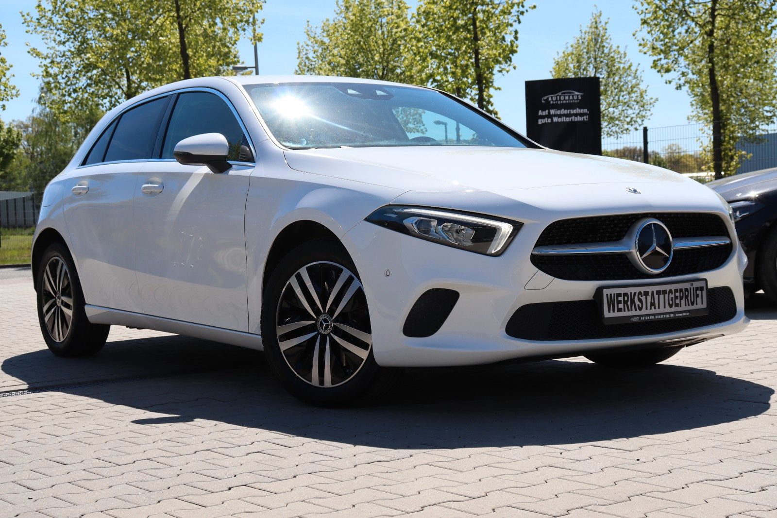 MERCEDES-BENZ A 250 e *ACC*Headup*AHK*Teilleder*Widescreen*Amb