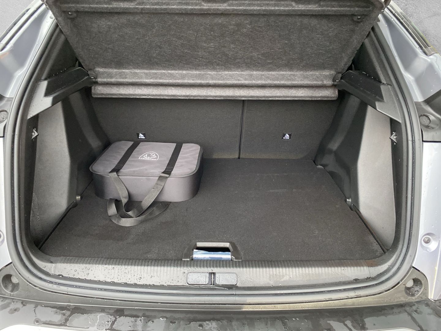 Fahrzeugabbildung Peugeot 2008 e- GT Elektromotor 136 *Sitzheizung*ACC*Kam