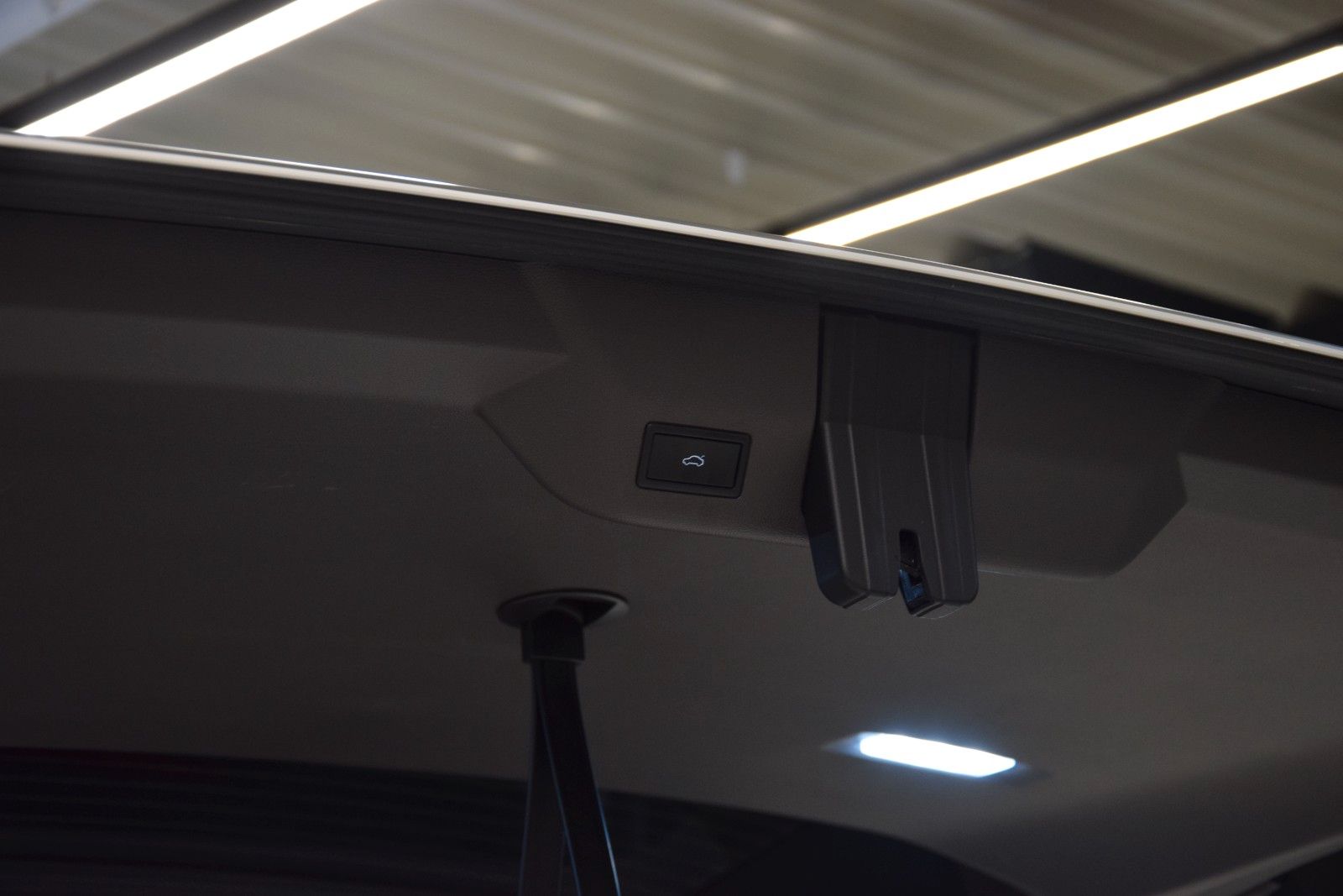 Fahrzeugabbildung Volkswagen T7 Multivan Style lang  HuD vis-a-vis ACC bi-col