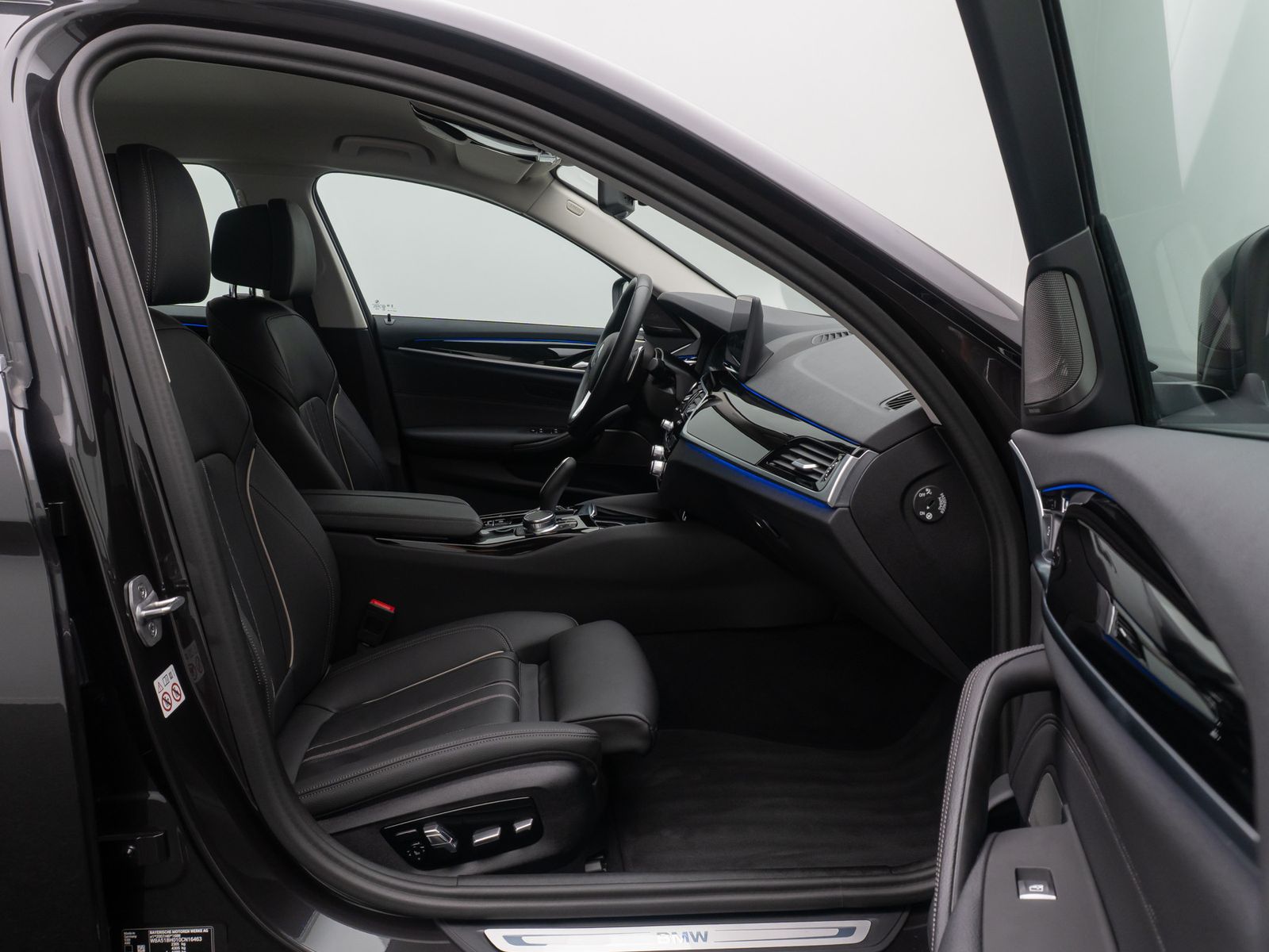 Fahrzeugabbildung BMW 530i HUD DAB Leder Alarm Komfort 4xKlima M Sport