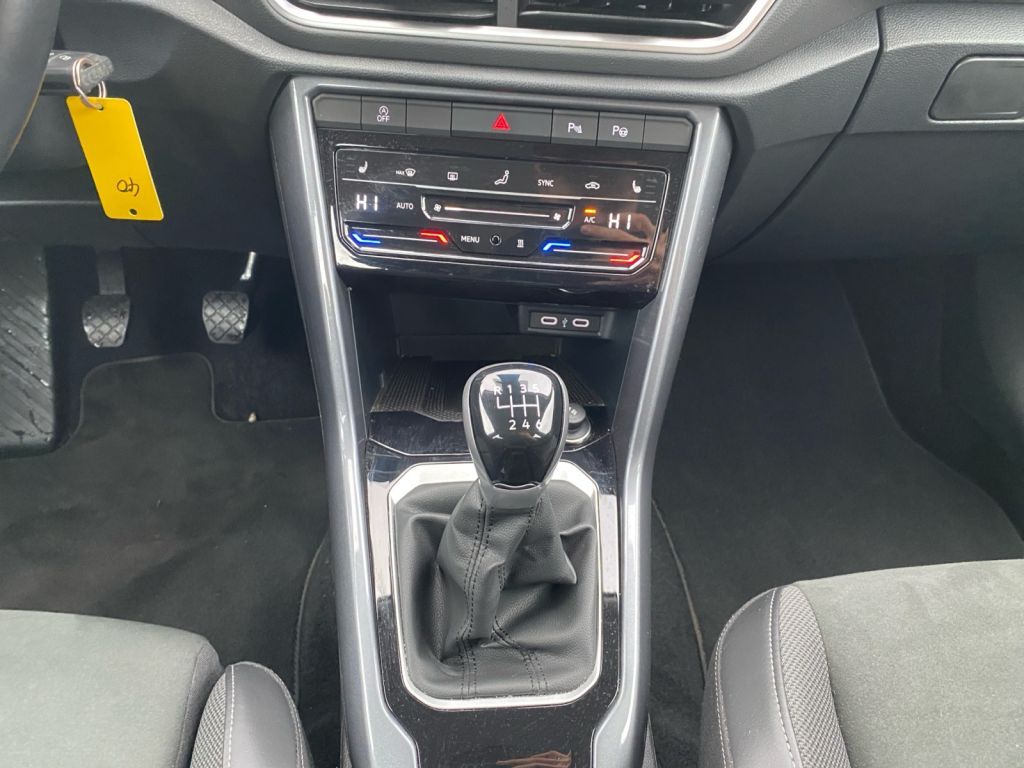 Fahrzeugabbildung Volkswagen T-Roc 1.5 TSI Style 3 NW Garantie ACC Standheizu