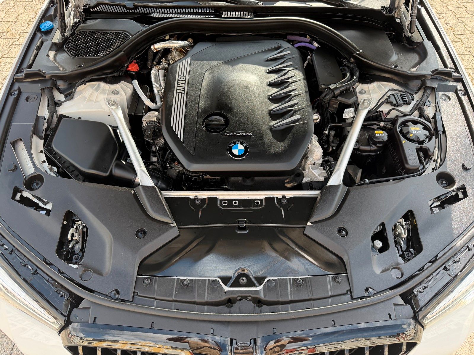 Fahrzeugabbildung BMW 540d Touring xDrive M Sport AHK PANO HUD LEDER