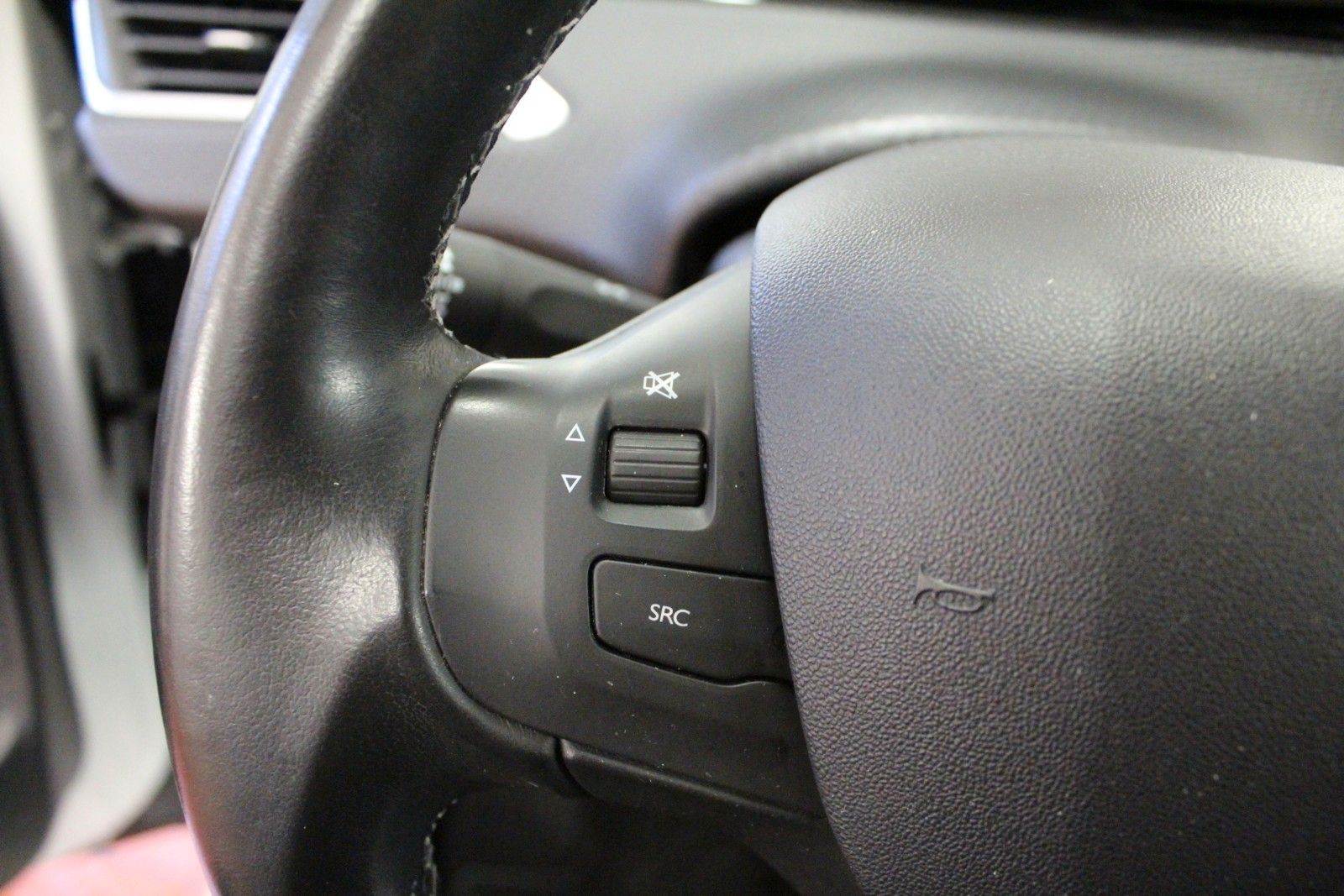 Fahrzeugabbildung Peugeot 208 PureTech 110 Edition Panoramadach*Sitzheizun