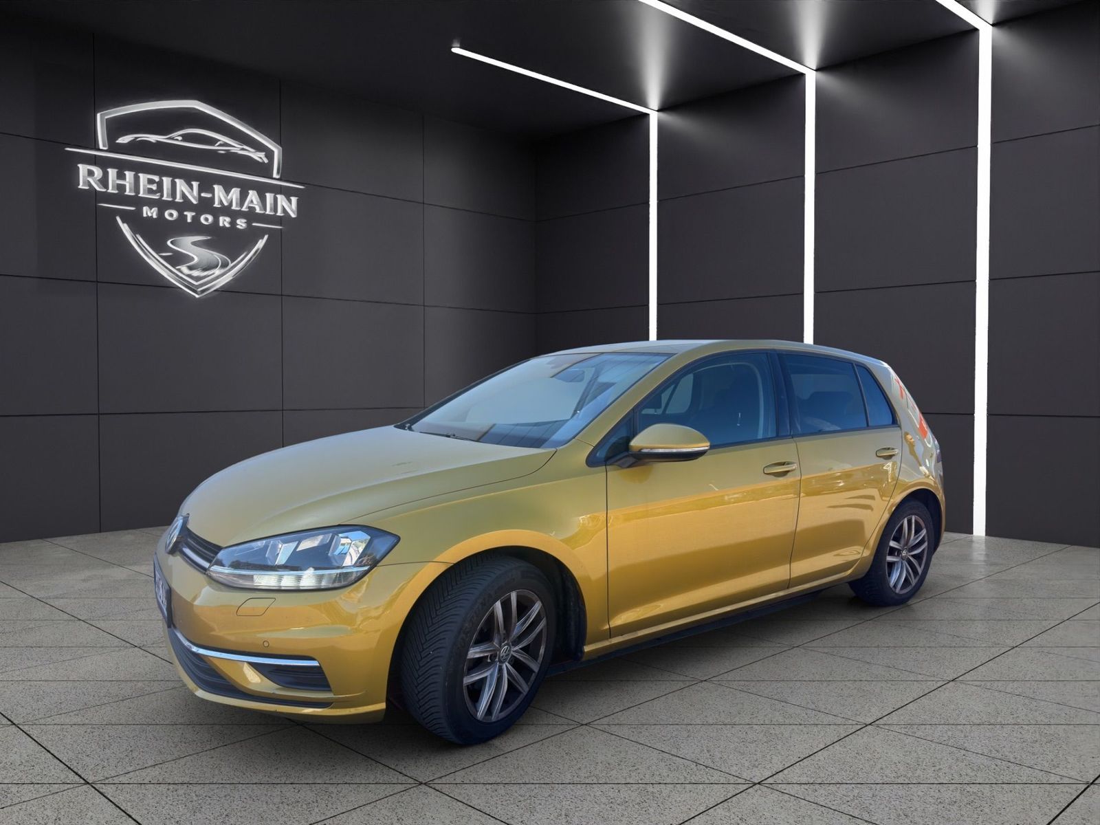 Volkswagen Golf - 1