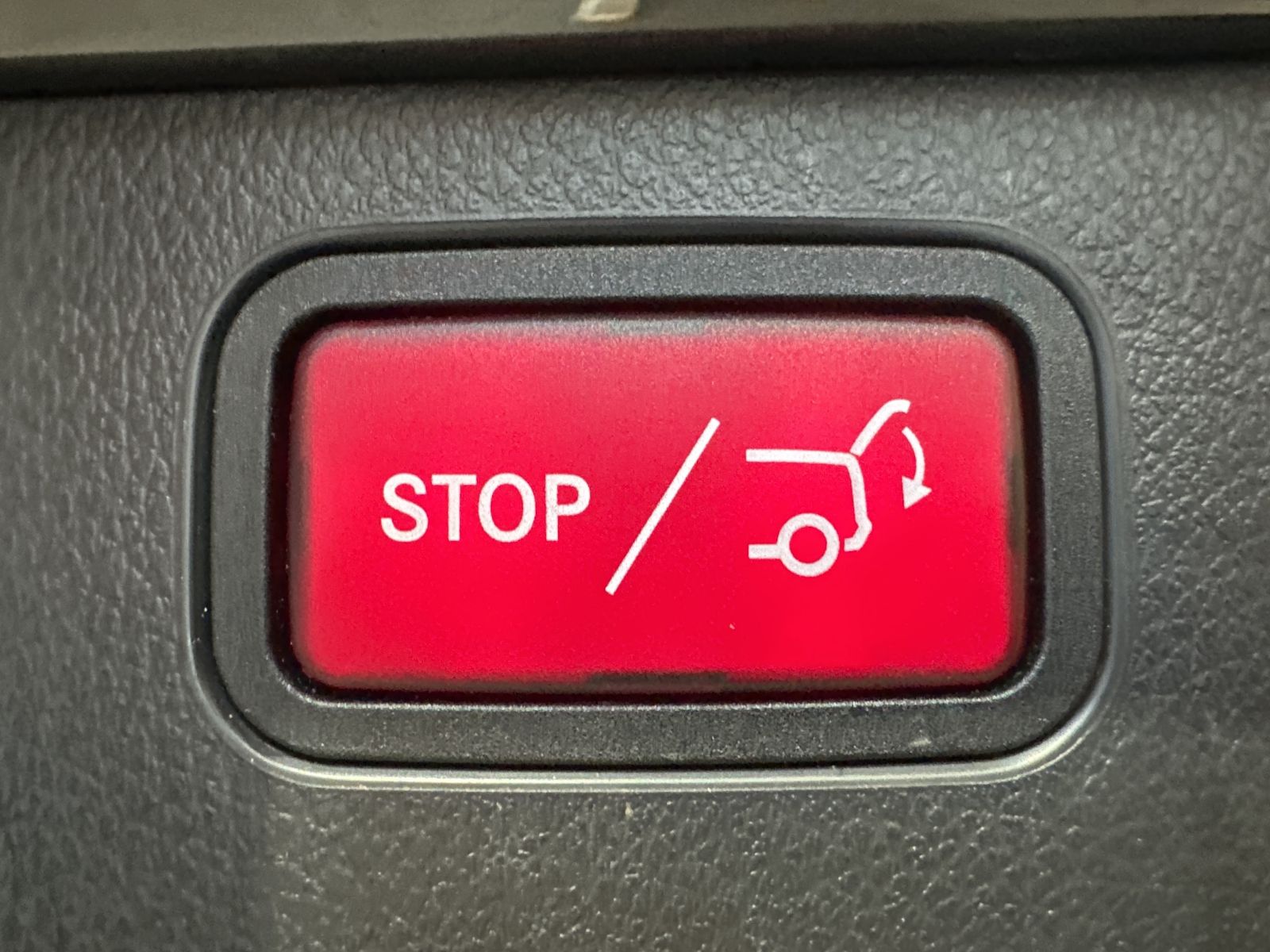 Fahrzeugabbildung Mercedes-Benz C 220d T AMG-Line NAV+LED+VCOCK+CARPLAY+SHZ+KAM