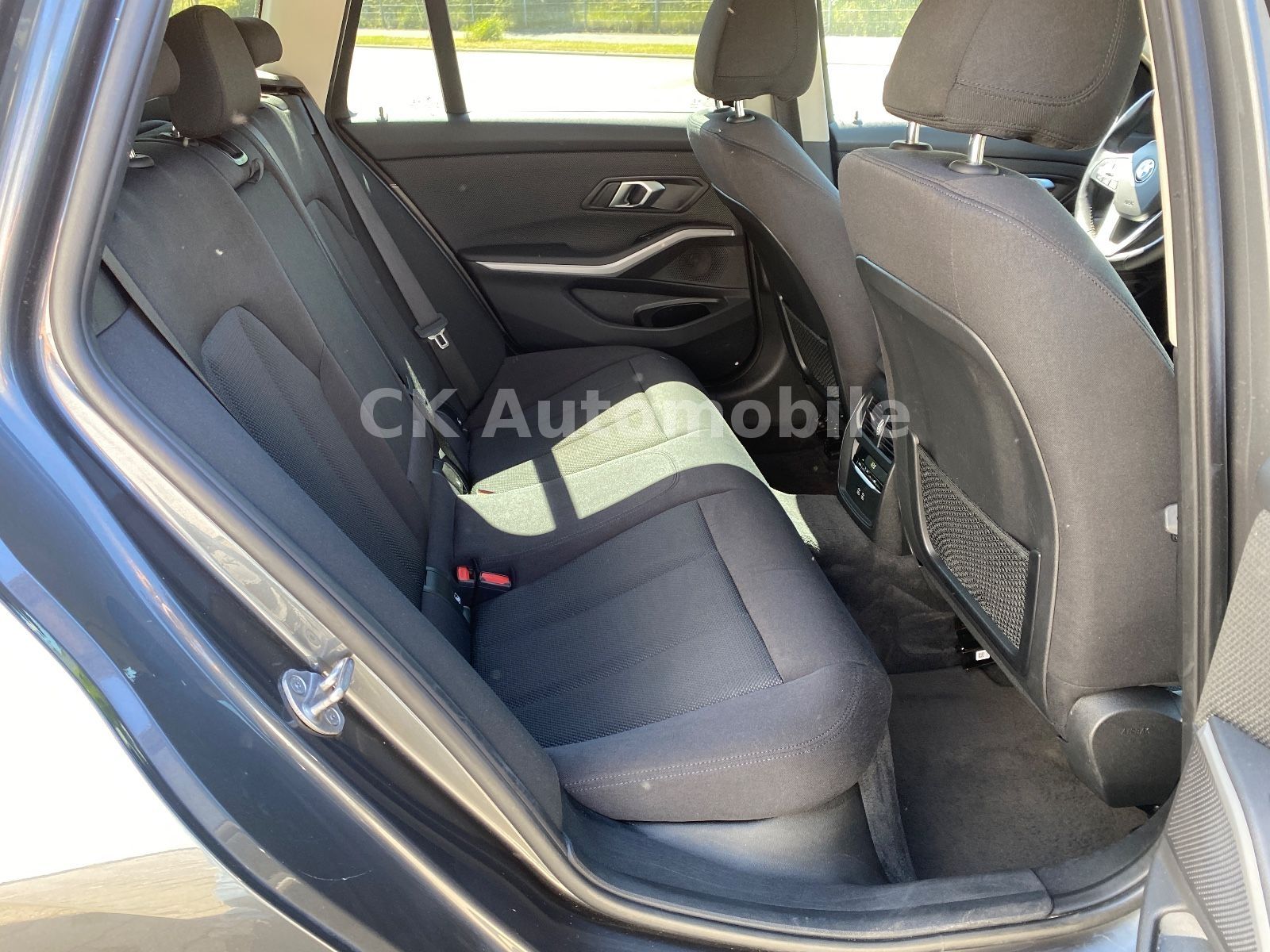 Fahrzeugabbildung BMW 318d Touring Advantage/LiveCockpit/Navi/Laser/AH