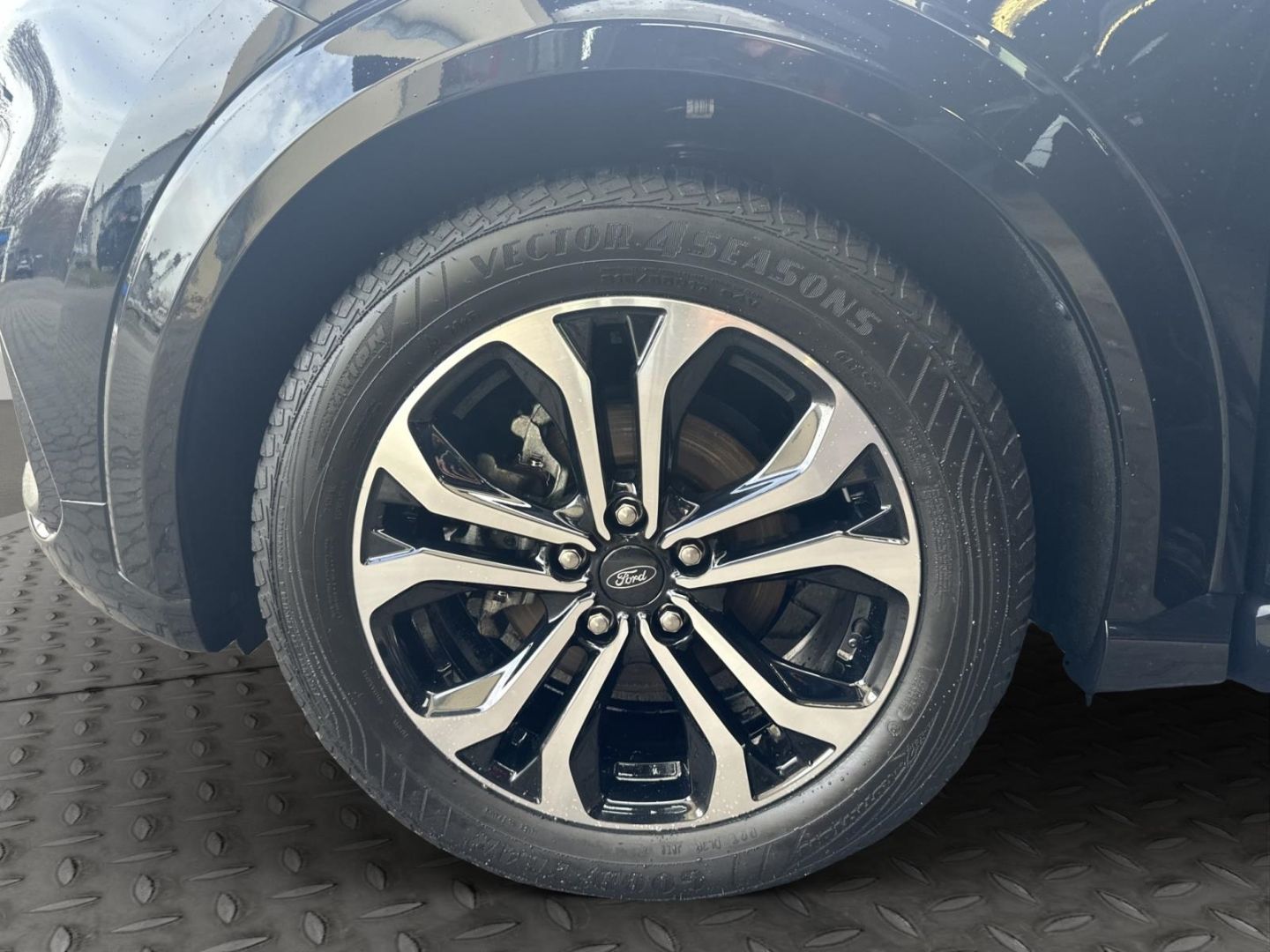 Fahrzeugabbildung Ford Puma ST-Line Navi LED DAB SHZ LenkradHZG Keyless