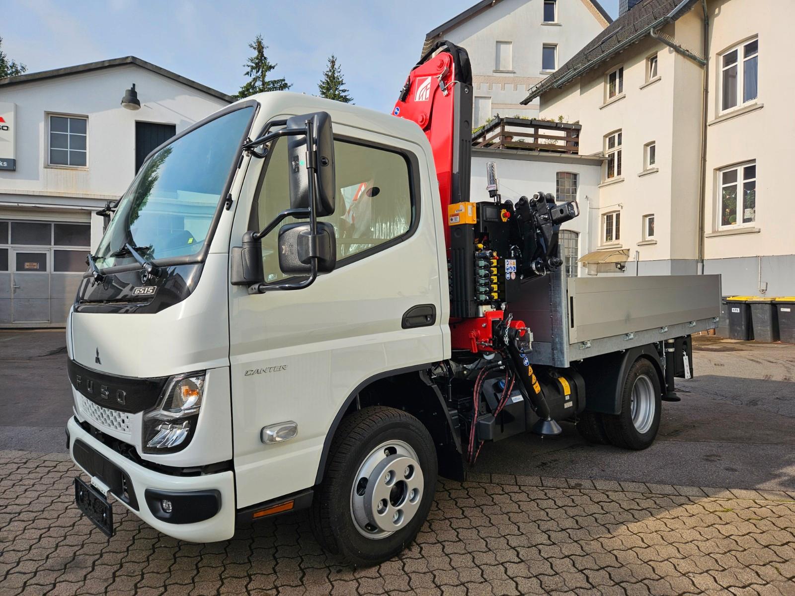 FUSO Canter 6S15 Kran
