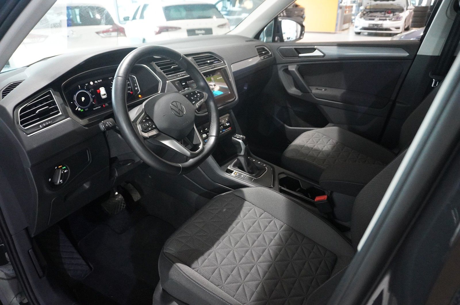 Fahrzeugabbildung Volkswagen Tiguan Life 1.4 e-HYBRID NAVI/LED/KAMERA/SH/VIRT