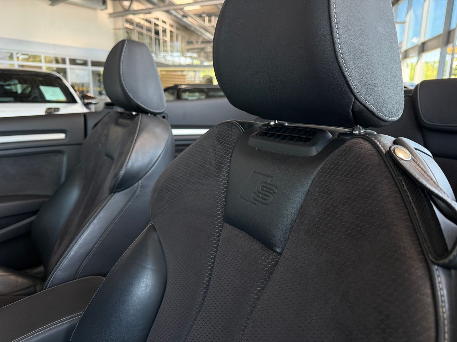 Fahrzeugabbildung Audi A3 Cabriolet S line 35 TFSI KAM LED NAVI