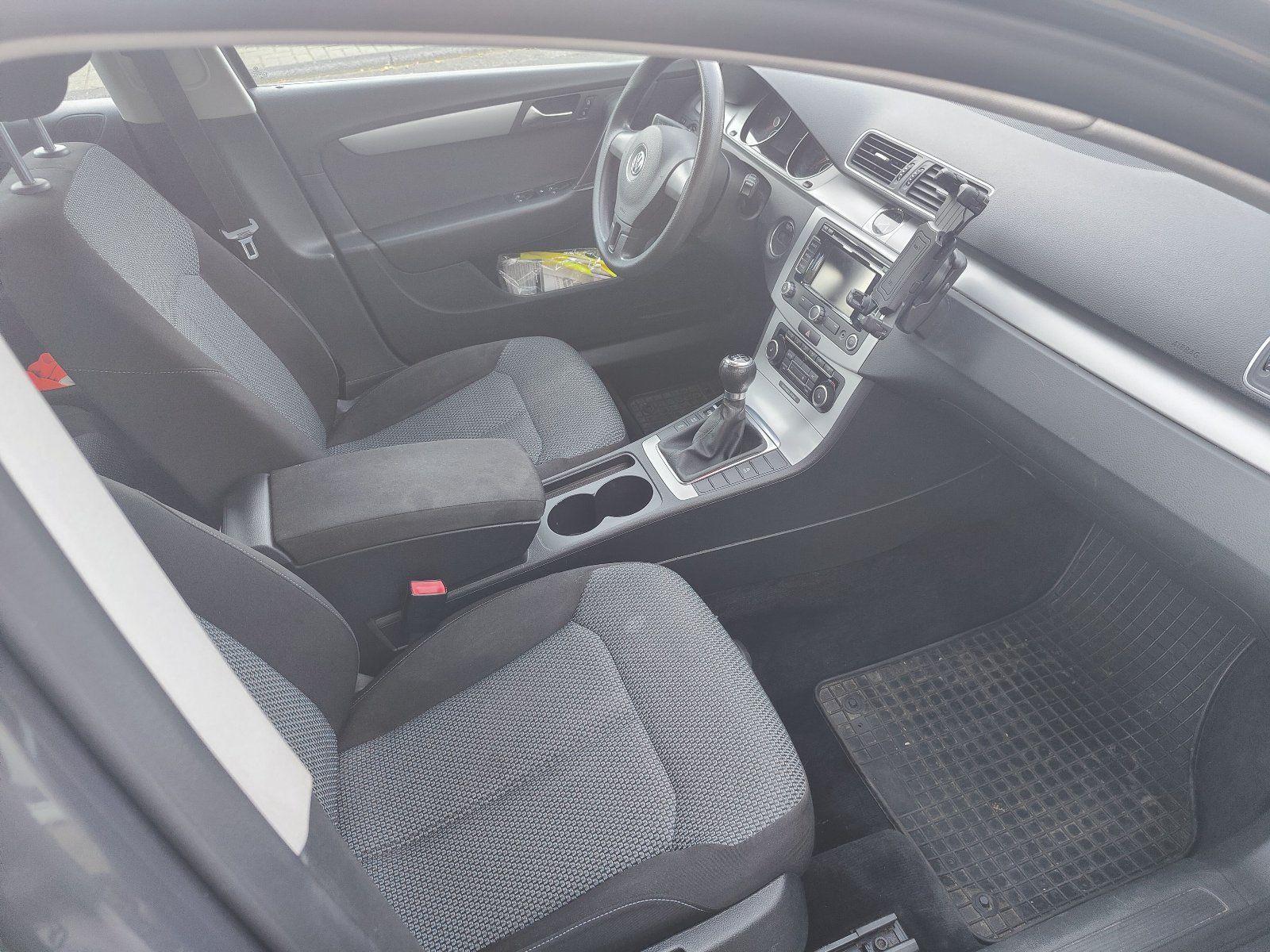 Volkswagen Passat 2011 — photo 8