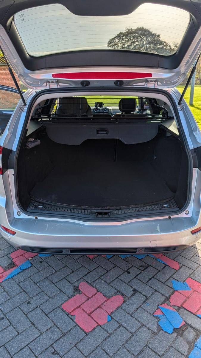 Ford Mondeo 2011 — interior