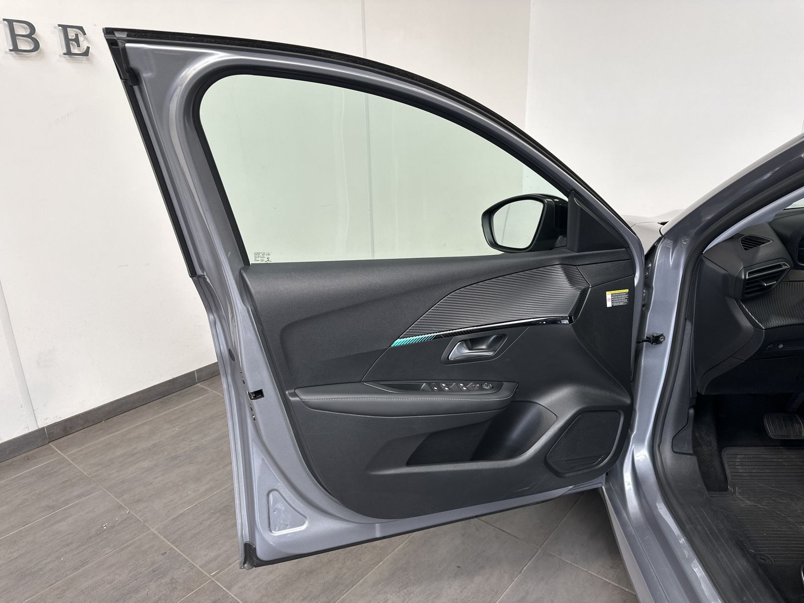 Fahrzeugabbildung Peugeot 208 e Allure 5-Türer NAV+LED+180°-KAMERA+SHZ+1HD