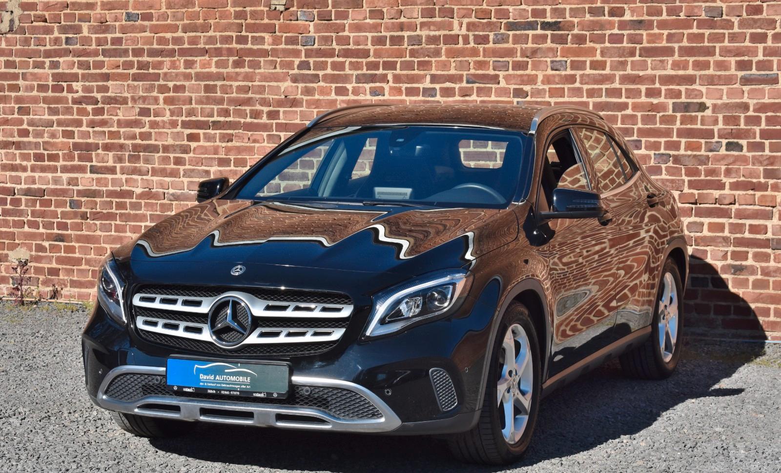 Mercedes-Benz GLA 180 LED NAVI TEMPOMAT 8xALU PDC AHK KLIMA