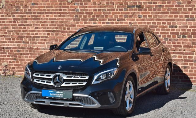 MERCEDES-BENZ GLA 180 LED NAVI TEMPOMAT 8xALU PDC AHK KLIMA