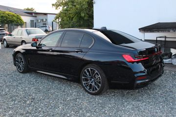 BMW 750 - 8