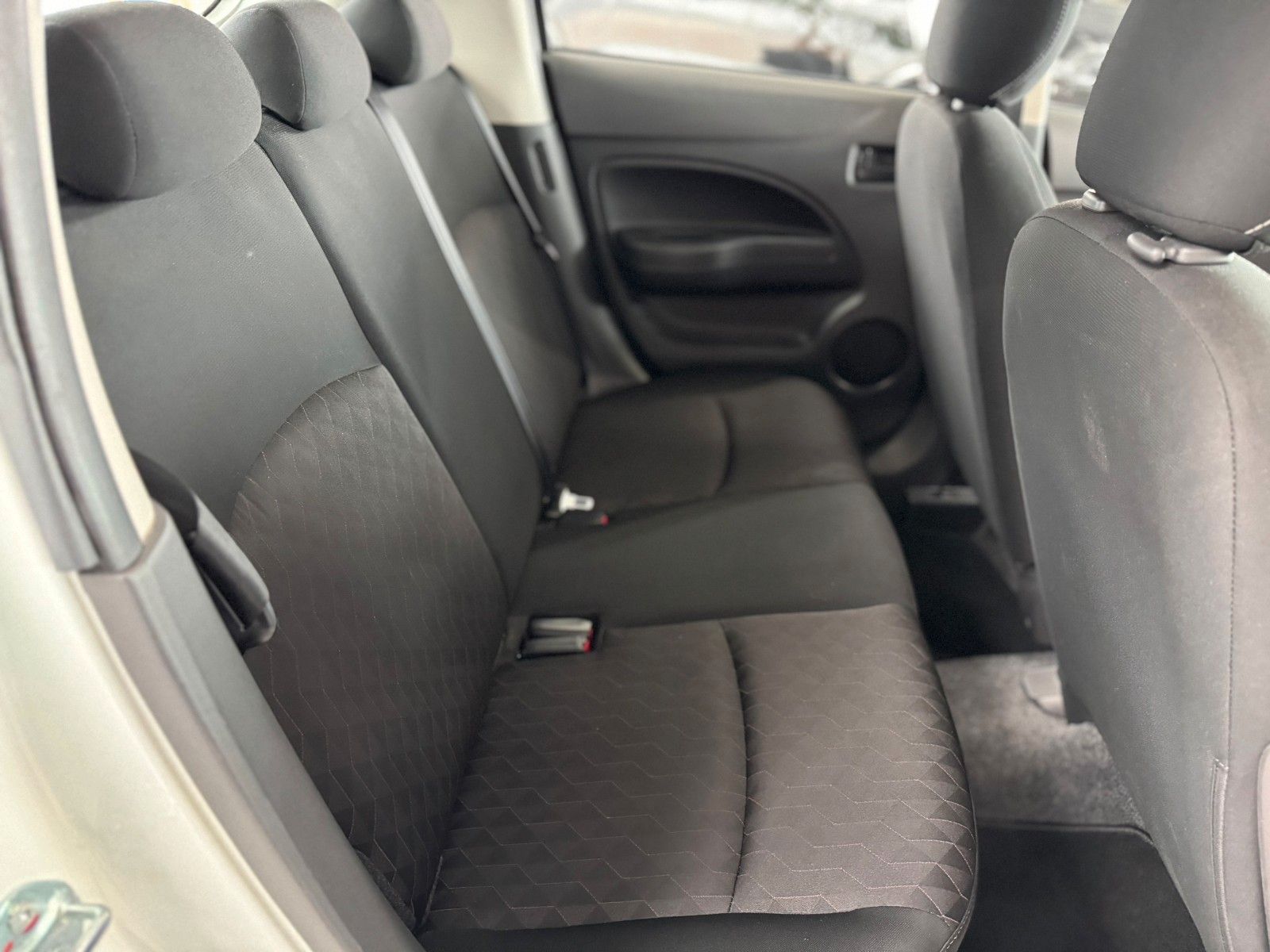 Fahrzeugabbildung Mitsubishi Space Star Algarve Limitiert KeylessGO Allwetter