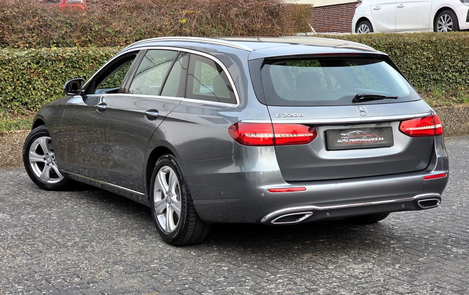 Mercedes-Benz E 220D T AUTOMATIK*LED*RFK*BSA*NAVI*GRA*PDC*SHZ
