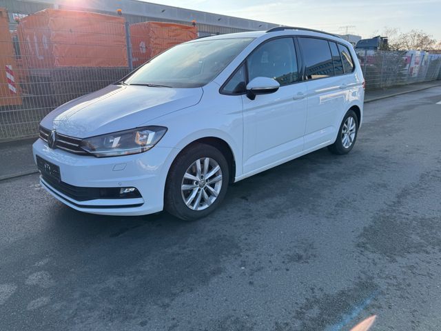 Volkswagen Touran 1,6 Comfortline  HU 04/2026