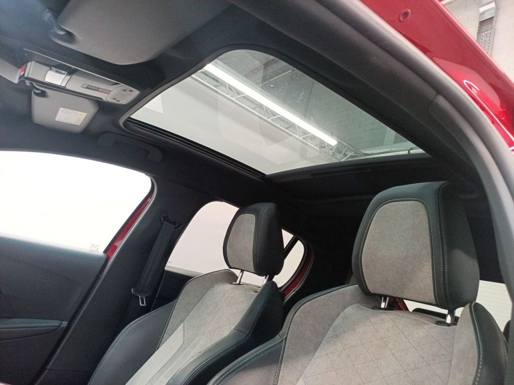 Fahrzeugabbildung Peugeot 208 GT Pack LED/NAVI/SHZ/PANO/HEADUP/PDC