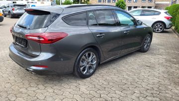 Fahrzeugabbildung Ford Focus Turnier ST-Line