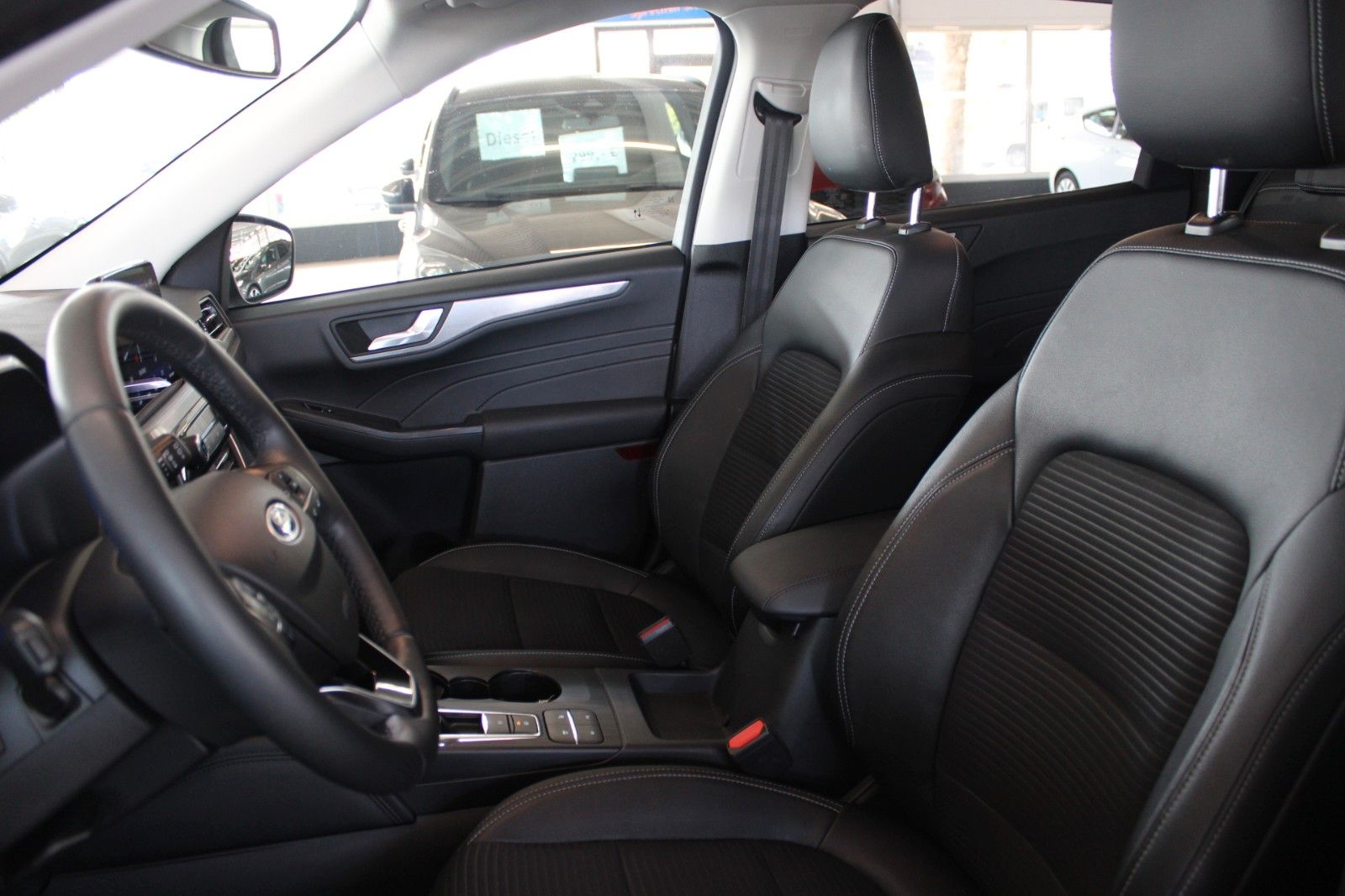 Fahrzeugabbildung Ford Kuga PHEV Titanium X AHK LED HUD 2xCam WinterP.