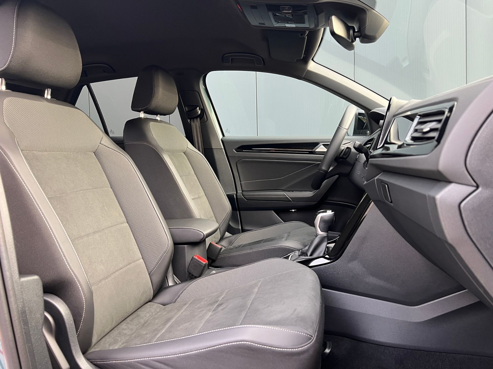 Fahrzeugabbildung Volkswagen T-Roc R-Line 1.5 TSI DSG *AHK, LED, Black Style,