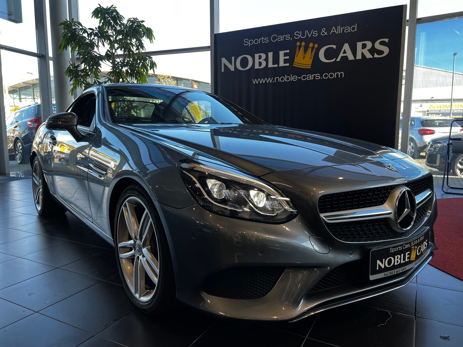 Fahrzeugabbildung Mercedes-Benz SLC 300 Memory AIRSCARF AHK LED