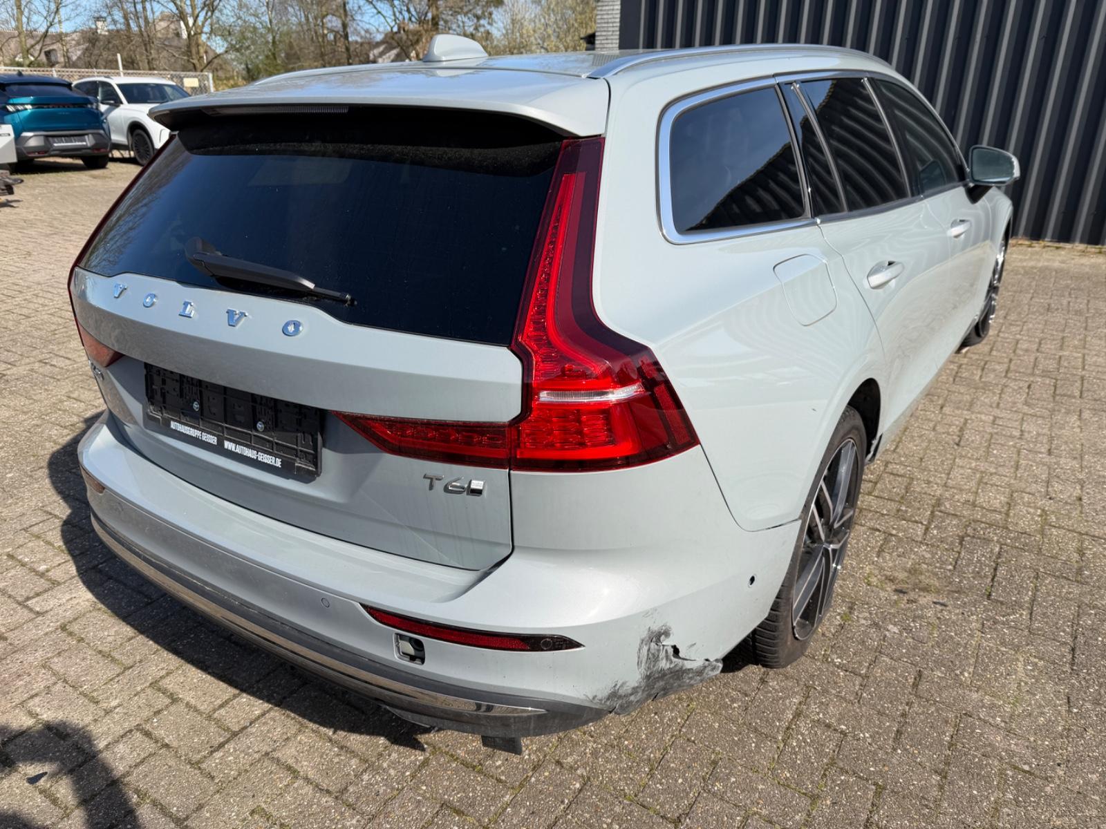 Volvo V60 Kombi Core Recharge Plug-In Hybrid AWD