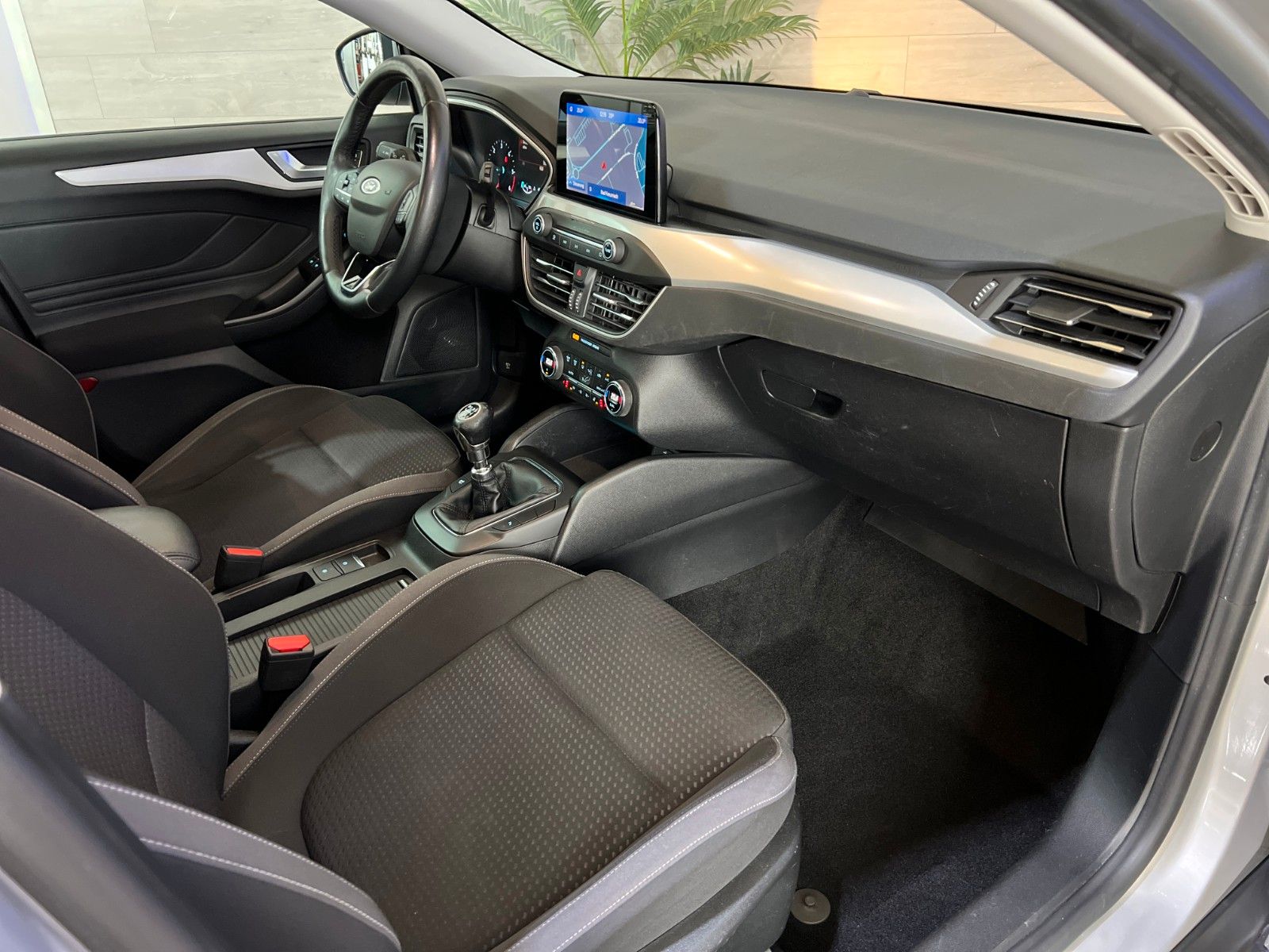 Fahrzeugabbildung Ford Focus Turnier  1,5 TDCI *E-HECKKLAP *SPUR*DAB*