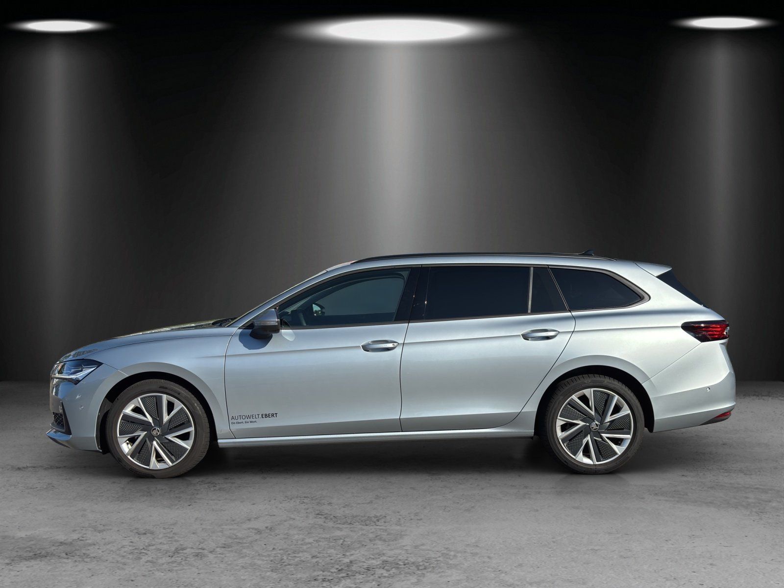 Fahrzeugabbildung SKODA Superb Combi Selection 2,0 TDI 110 kW DSG