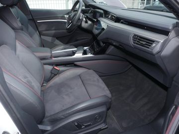 Audi Q8 e-tron - 6