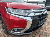 Mitsubishi Outlander Edition+ 4WD 150 PS Autom. Navi AHK - rote Mitsubishi Outlander