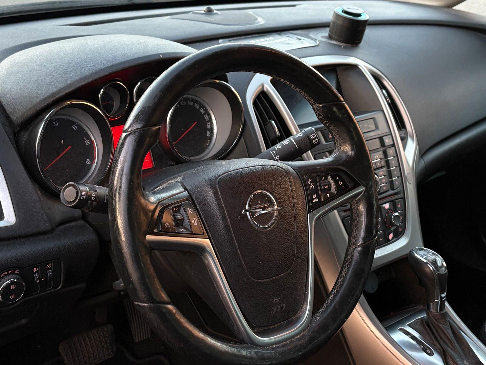 Opel Astra 2013 — фото 7